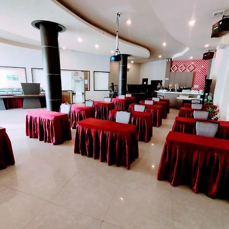 Os Hotel Tanjung Uncang Sagulung Экстерьер фото