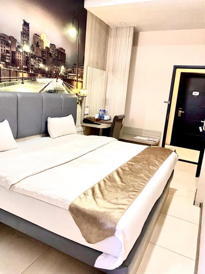 Os Hotel Tanjung Uncang Sagulung Экстерьер фото